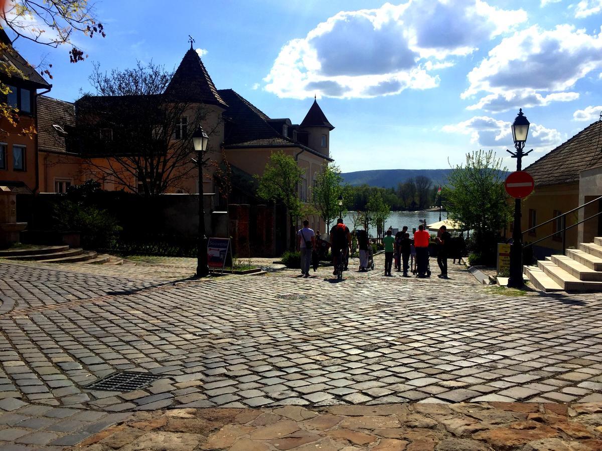 Eszterhazy Guesthouse Vác Exteriör bild